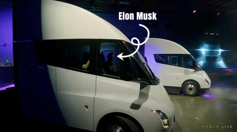 Elon-Musk-conduit-le-Tesla-Semi