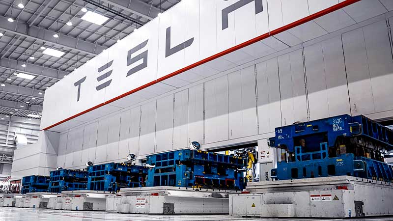 Tesla-interieur-usine