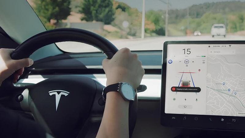Conduite autonome FSD de Tesla
