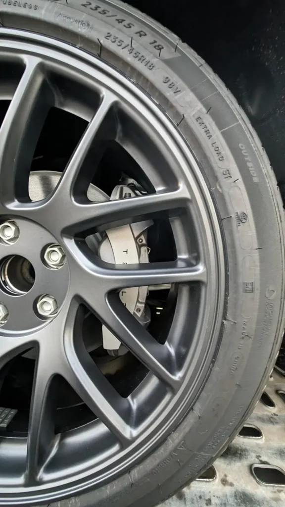 Tesla Model 3 refresh pneus