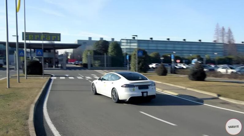 Ferrari teste Tesla Model S Plaid